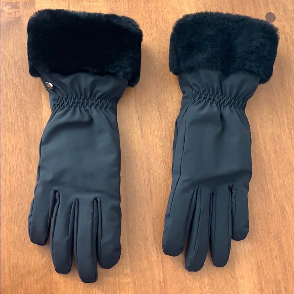 NWOT UGG Winter Gloves